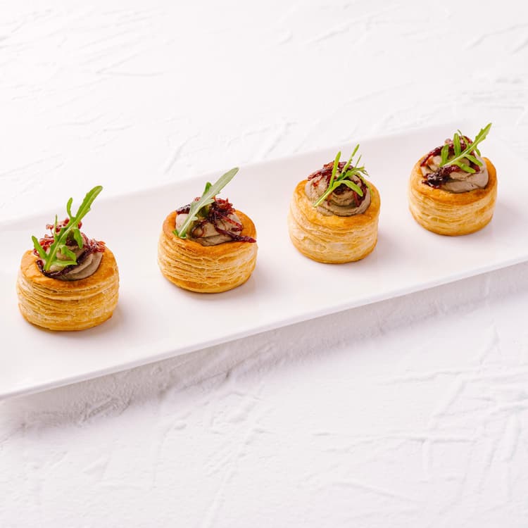Tartaletă cu pate și ceapă caramelizată
