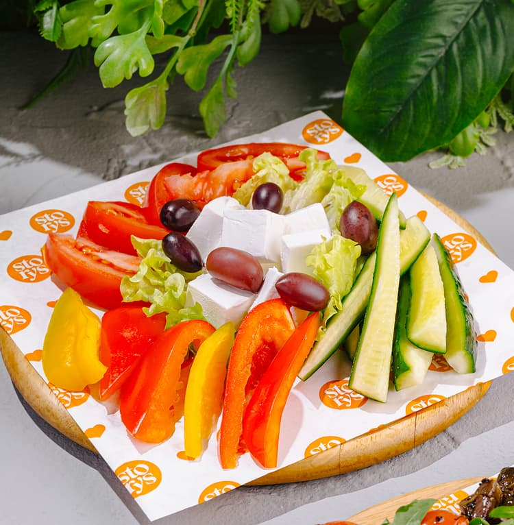 Плато из свежих овощей